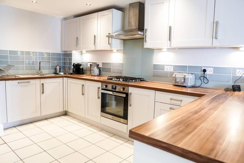 Beautiful 3 Bedroom Apartment By The Sea Ньюки Экстерьер фото