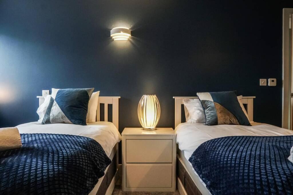 Beautiful 3 Bedroom Apartment By The Sea Ньюки Экстерьер фото