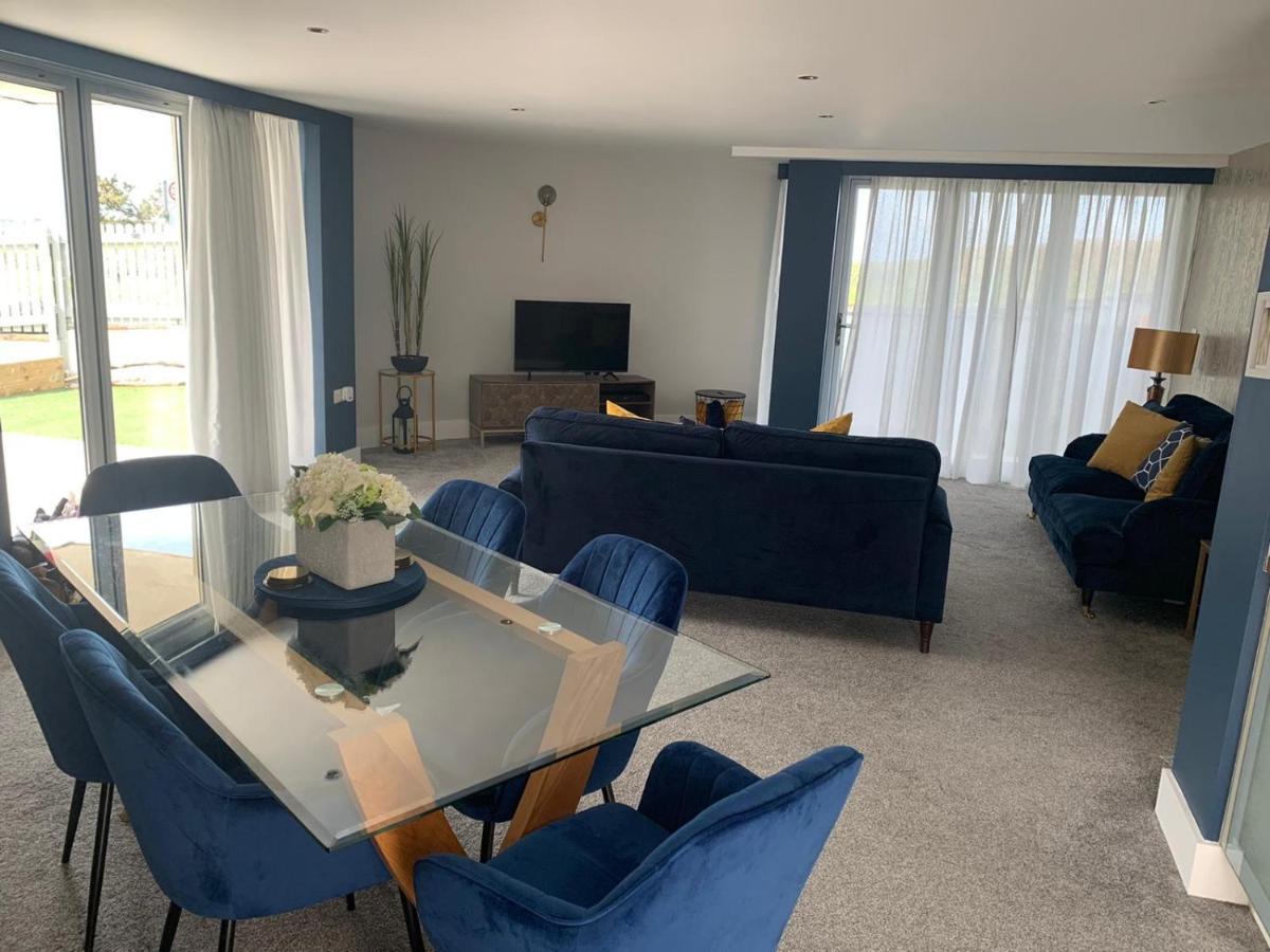 Beautiful 3 Bedroom Apartment By The Sea Ньюки Экстерьер фото